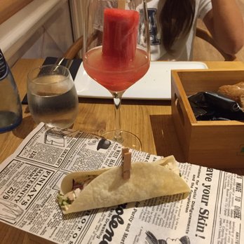 Rocala - Mini taco insípido de pollo FRÍO acompañado de un margarita con un polo dentro. Malísimo. Y encima por 5 euros. - Mediterranean Near Me - Seville, SE