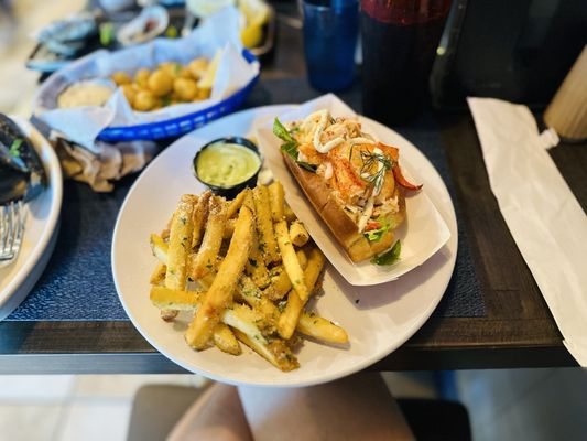 Monroe Bay Oysterette by null