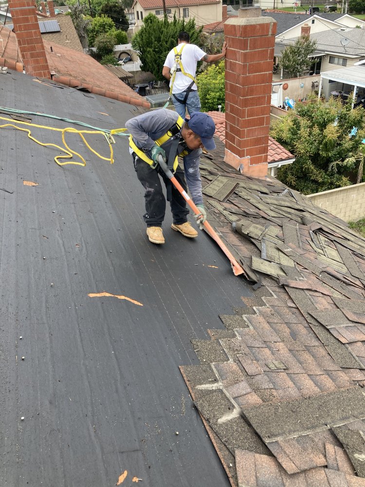 Slide of Gerardo Bautista Roofing