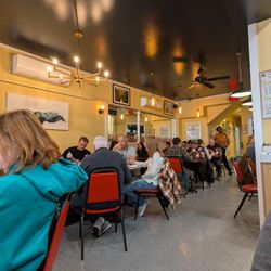 Jeannie's Great Maine Breakfast - Dining room