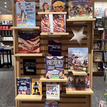 Barnes & Noble - Bookstores Near Me - Houston, Texas