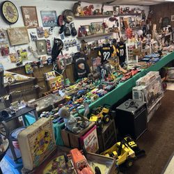 Michaelangelo's Sunday Flea Market