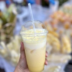 Waikiki Farmers Market - Fresh squeezed 100% pineapple juices at the entrance of the market.---- so good!!!!