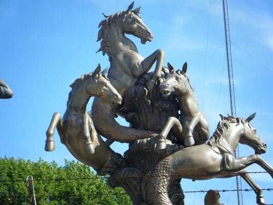 Aardvark Antiques by null