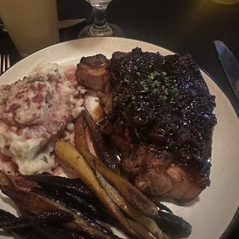 Bon Vie - Cocktail Bars Near Me - Hobart, Indiana