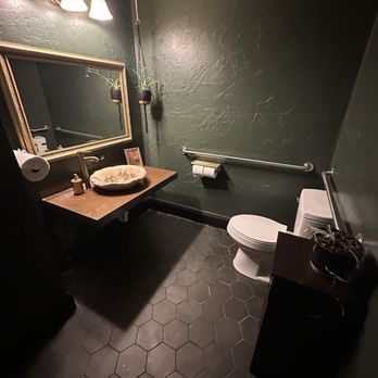 Canon Coffee - Bathroom - Coffee & Tea Near Me - Apopka, Florida