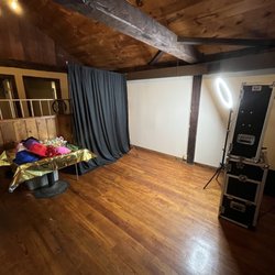Dj Services By Glen - Photobooth,backdrop,props