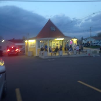 Sunny's Dairy Bar - Sunny's hours 12 to 9 pm - Ice Cream & Frozen Yogurt Near Me - Summerside, Prince Edward Island
