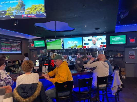 The HUB Sports Bistro by null