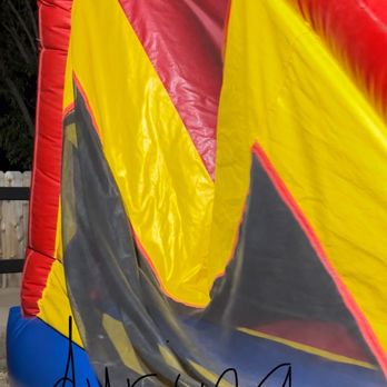 Extra Fun Jumpers - The night of the party.looking at this makes me sad! Thank goodness parent volunteered to stay inside propping this thing up! - Bounce House Rentals Near Me - Sun Valley, California