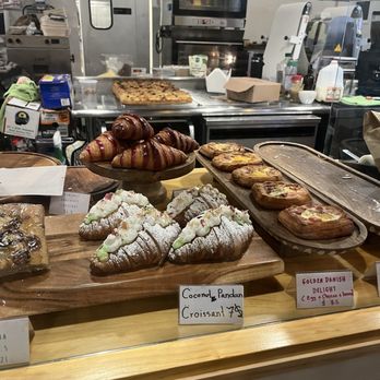 Camellias Bar & Roastery - Coffee & Tea Near Me - Charlottesville, Virginia