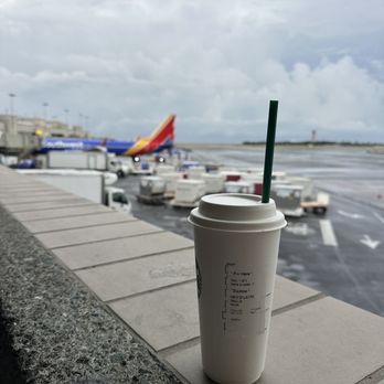 Starbucks - Blonde iced vanilla latte with a view - Coffee & Tea Near Me - Honolulu, Hawaii Starbucks - Blonde iced vanilla latte with a view - Coffee & Tea Near Me - Honolulu, Hawaii