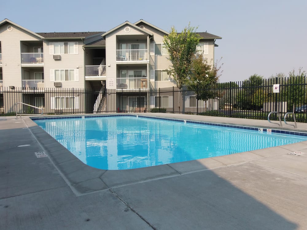 HERON CREEK APARTMENTS Updated August 2024 11 Photos 222 E 9th