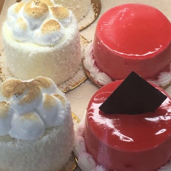 Versailles Bakery - to die for I try the strawberry one  loved it this bakery never disappoints me - Bakeries Near Me - Miami, Florida