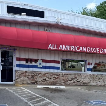 Dixie Diner - Front and entrance - Diners Near Me - Nicoma Park, Oklahoma