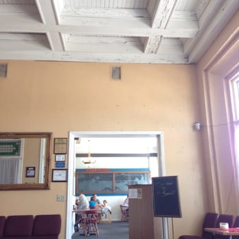 Arcadia Seafood & Grill - Waiting area looking toward dining area. Neat old building. - Seafood Near Me - Arcadia, Florida