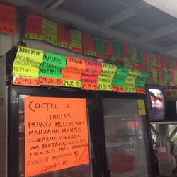 Jugos 24hrs - Hay mucha variedad de jugos.