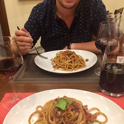 Il Divin Rosso - Spaghetti with bacon and tomatoes and the house red wine.