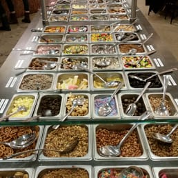 Tons of toppings!! Tons of toppings!!