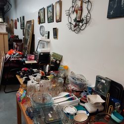 Just Deals Resale Warehouse - Utensils and kitchen stuff for $1 and less