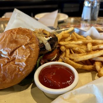 BJ's Restaurant & Brewhouse - Bistro Burger - New American Near Me - Katy, Texas