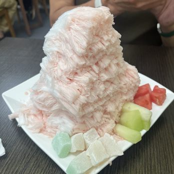 Frostcity - Lychee & Watermelon - Desserts Near Me - Honolulu, Hawaii