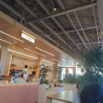 CHAGEE Modern Teahouse - Neutral nice interior. Ideal to sit and work on one of their tables - Coffee & Tea Near Me - Long Beach, California CHAGEE Modern Teahouse - Neutral nice interior. Ideal to sit and work on one of their tables - Coffee & Tea Near Me - Long Beach, California