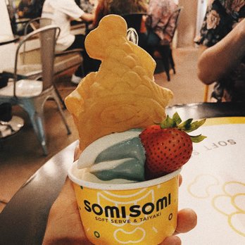 Somisomi - Milk tea and sesame ahboong (upside down) and a strawberry for topping - Ice Cream & Frozen Yogurt Near Me - Fullerton, California