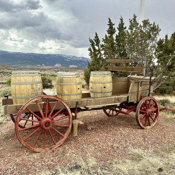 Broken Spur Inn & Steakhouse - Wagons galore - Hotels Near Me - Torrey, Utah Broken Spur Inn & Steakhouse - Wagons galore - Hotels Near Me - Torrey, Utah