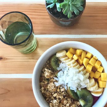 Bowl Mami - Pitaya Bowl with kiwi, mango, banana, coconut shavings, and granola with drizzled honey. The granola drizzled honey comes with each bowl. - Acai Bowls Near Me - Carrollton, Texas