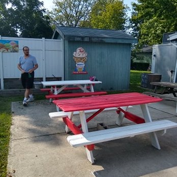 Hayden's Diner & Ice Cream - Hayden's Diner - picnic table seating near the ice cream service window. - Ice Cream & Frozen Yogurt Near Me - Kent, New York Hayden's Diner & Ice Cream - Hayden's Diner - picnic table seating near the ice cream service window. - Ice Cream & Frozen Yogurt Near Me - Kent, New York