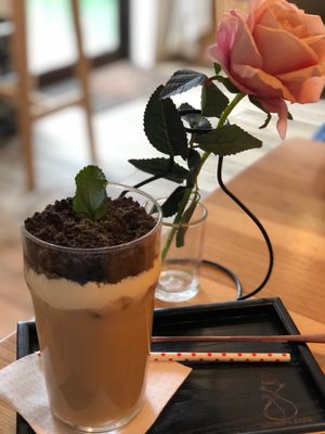 Momo's Cafe by null