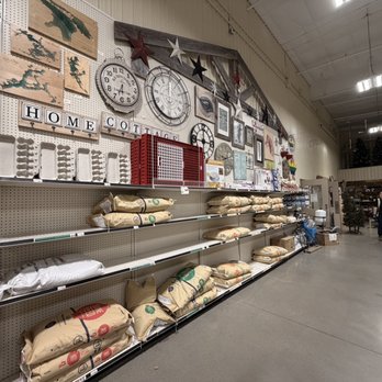 Peel Hardware & Supply - Feed for chickens, horses, quail, goats, sheep, pigs, dogs, cats and wild birds. - Hardware Stores Near Me - Caledon, Ontario Peel Hardware & Supply - Feed for chickens, horses, quail, goats, sheep, pigs, dogs, cats and wild birds. - Hardware Stores Near Me - Caledon, Ontario