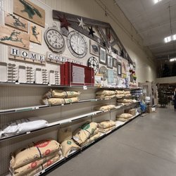 Peel Hardware & Supply - Feed for chickens, horses, quail, goats, sheep, pigs, dogs, cats and wild birds.