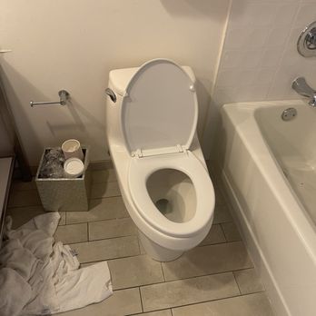 Flamingo Las Vegas - Broken toilet that will not stop flowing - Hotels Near Me - Las Vegas, Nevada