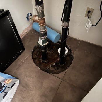 Slade's Plumbing AZ - The before - note the nasty corroded top and the crazy plumbing above the Sump Pump. - Plumbing Near Me Slade's Plumbing AZ - The before - note the nasty corroded top and the crazy plumbing above the Sump Pump. - Plumbing Near Me
