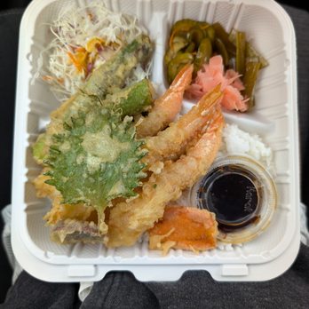 O’z kitchen - Tempura Bento - Food Trucks Near Me - Kealakekua, Hawaii