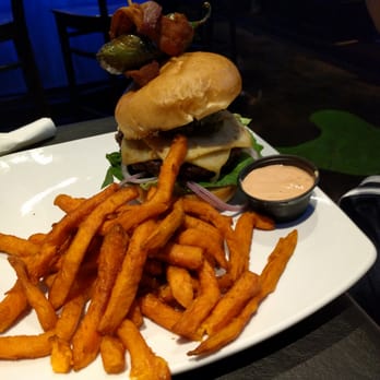 Colton's Social House - New American Near Me - Clovis, California