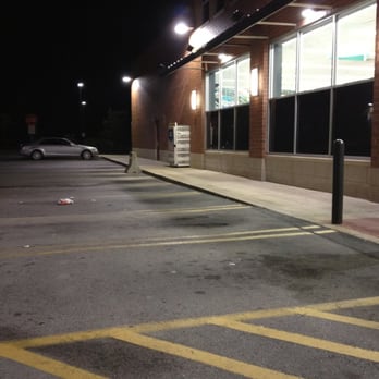 Walgreens - See nobody but little old me !! Yikes is that safe?! - Drugstores Near Me - Nashua, New Hampshire