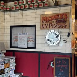 Mickey's NY Pizza - Interior