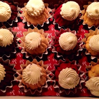 Nothing Bundt Cakes - Bundtinis -Double Chocolate, White Chocolate Raspberry, Red velvet, and Lemon - Desserts Near Me - Chicago, Illinois Nothing Bundt Cakes - Bundtinis -Double Chocolate, White Chocolate Raspberry, Red velvet, and Lemon - Desserts Near Me - Chicago, Illinois