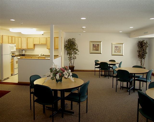 OSCEOLA PLACE APARTMENTS Updated June 2024 260 Osceola Ave S Ofc