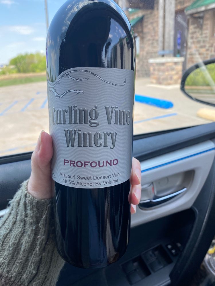 Curling Vine Winery Logo