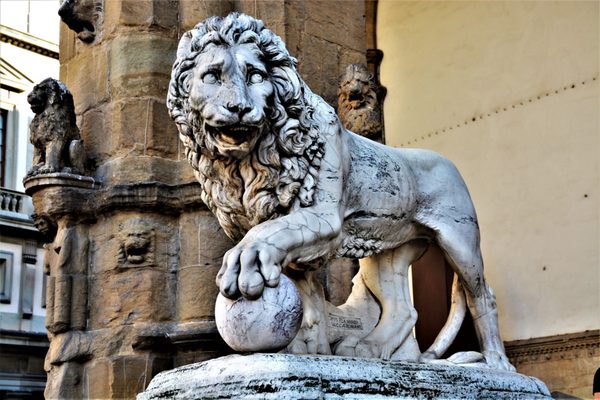 Loggia dei Lanzi by null