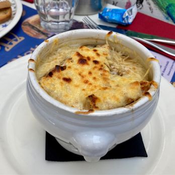 Le Moulin de la Galette - French onion soup - French Near Me - Paris, 75 Le Moulin de la Galette - French onion soup - French Near Me - Paris, 75