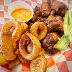 Moonlite Diner - Chicken Wings with Onion Rings