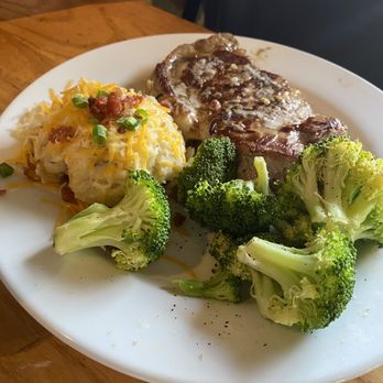 Chili's - Classic Ribeye, Loaded Mashed Potatoes, and broccoli - Tex-Mex Near Me - San Marcos, Texas