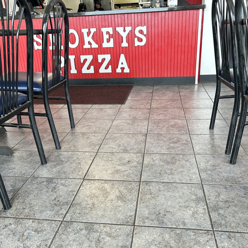 Smokeys Pizza - Counter inside - Pizza Near Me - Maryville, Tennessee Smokeys Pizza - Counter inside - Pizza Near Me - Maryville, Tennessee