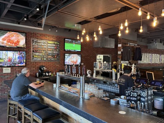 Karl Strauss Brewing Company by null