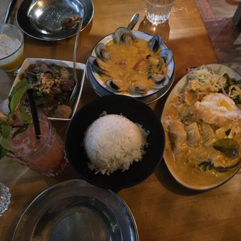 Kin Len Thai Night Bites - Beef Boat Noodles (Everything), Pineapple Mussel Curry, Chicken Red Curry - Thai Near Me - Seattle, Washington Kin Len Thai Night Bites - Beef Boat Noodles (Everything), Pineapple Mussel Curry, Chicken Red Curry - Thai Near Me - Seattle, Washington
